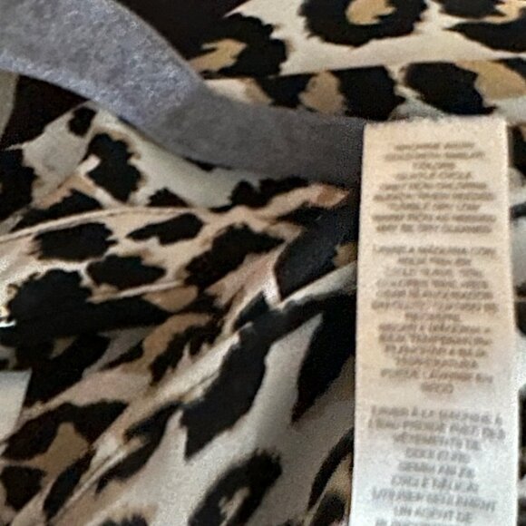 Chico’s size 3 (XL) animal print lightweight 1/2 button roll tab sleeve top - Picture 7 of 8
